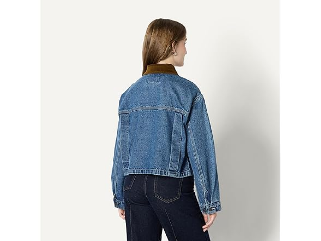 Amazon Essentials Women's Oversized Fit Cropped Denim Jacket - Rinse Wash with Contrast Collar
