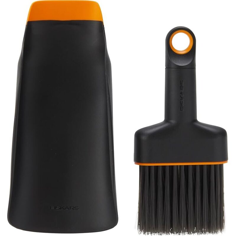 Fiskars Planting Soil Scoop & Brush Set - Clean and Efficient Gardening Tool