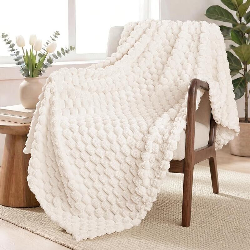 Exclusivo Mezcla Fleece Throw Blanket: Ultimate Comfort for Any Setting
