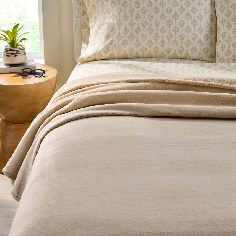 Better Homes & Gardens Velvet Plush Super Soft Bed Blanket