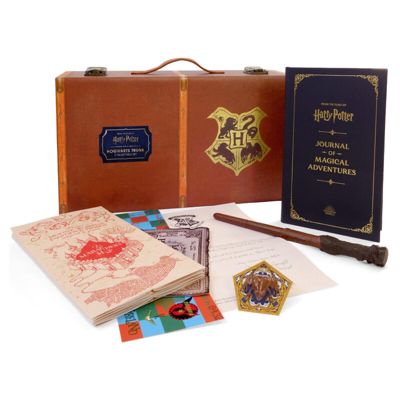Harry Potter: Hogwarts Trunk Collectible Set - Deluxe Replica