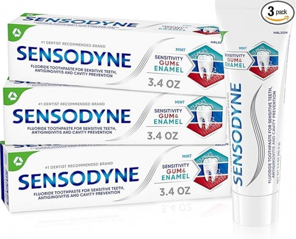 Sensodyne Toothpaste Sensitivity Gum and Enamel, Triple Protection, Refreshing Fluoride Toothpaste, Mint Flavor