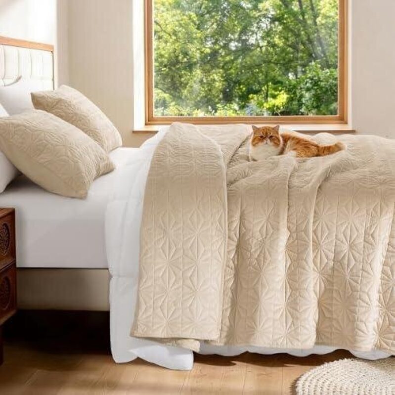 Elegant Swan Velvet Bedding Set - 50% Discount