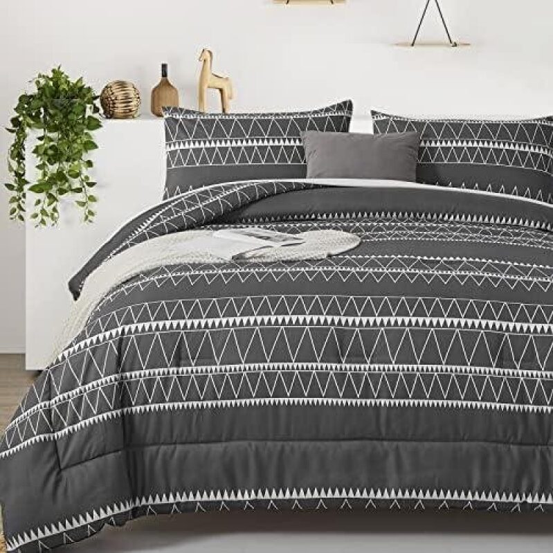 Elevate Your Sleep with Our Cozy Bedding Set