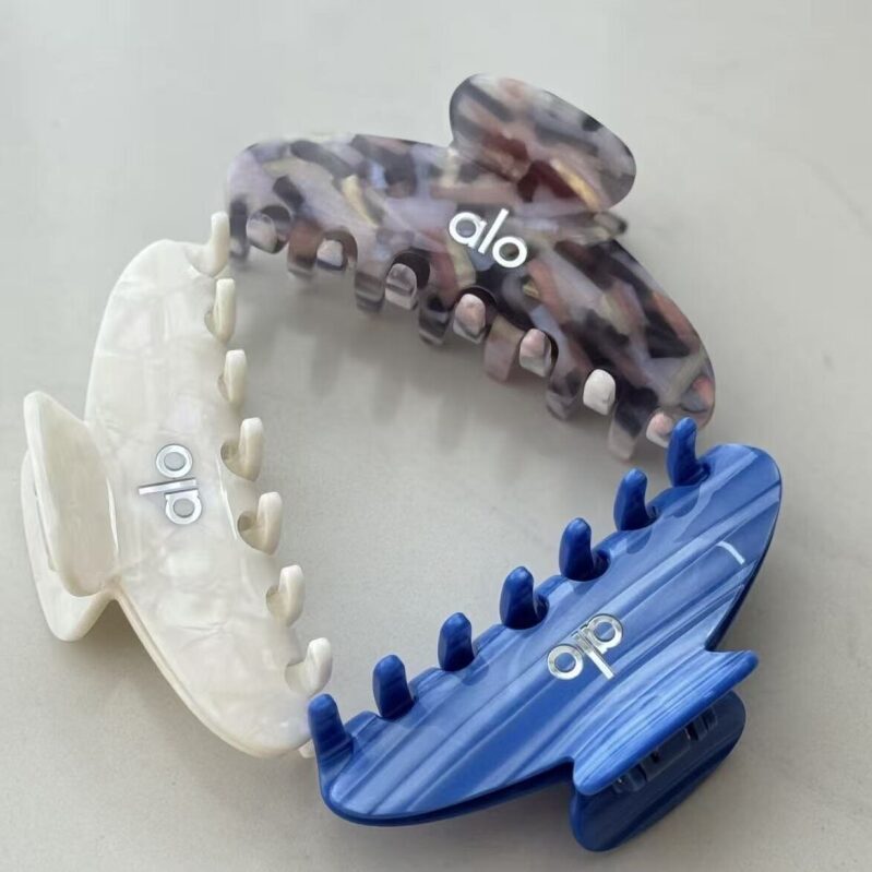 Alo Yoga Shark Hair Clips - Stylish and Functional Hair Accessories