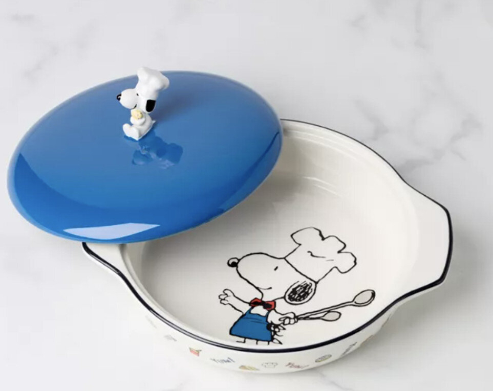Half-Priced Lenox Snoopy Covered Casserole - A Must-Have for Kitchen Enthusiasts!