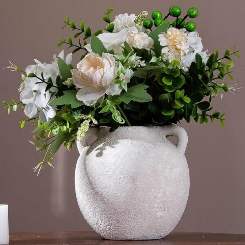 Elegant White Ceramic Vase for Stunning Flower Arrangements - 50% Off