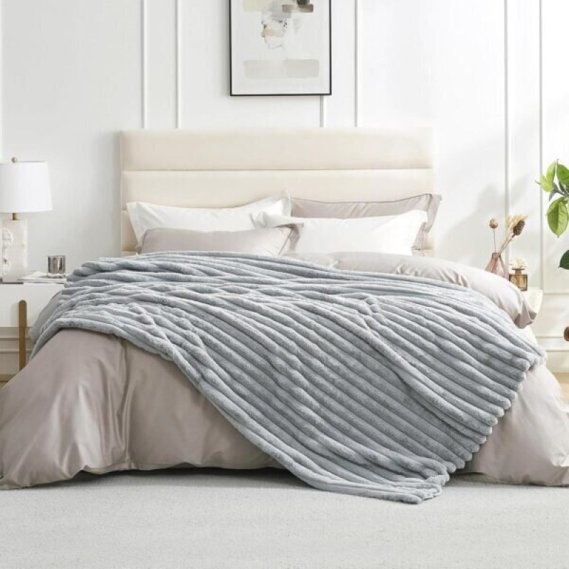 Luxurious Faux Fur Blanket for Sofa - Soft and Comfortable