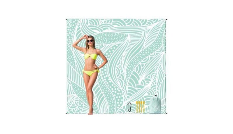 HIHOHO Beach Blanket: Waterproof Sandproof Beach Mat for 1-8 Adults