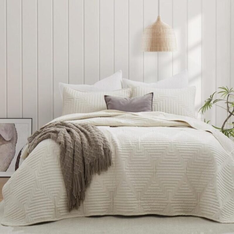 Elegant White Quilted Bedspread -53% Discount