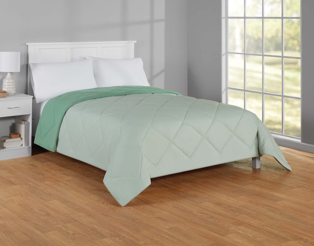 Versatile Full/Queen Green Reversible Microfiber Comforter
