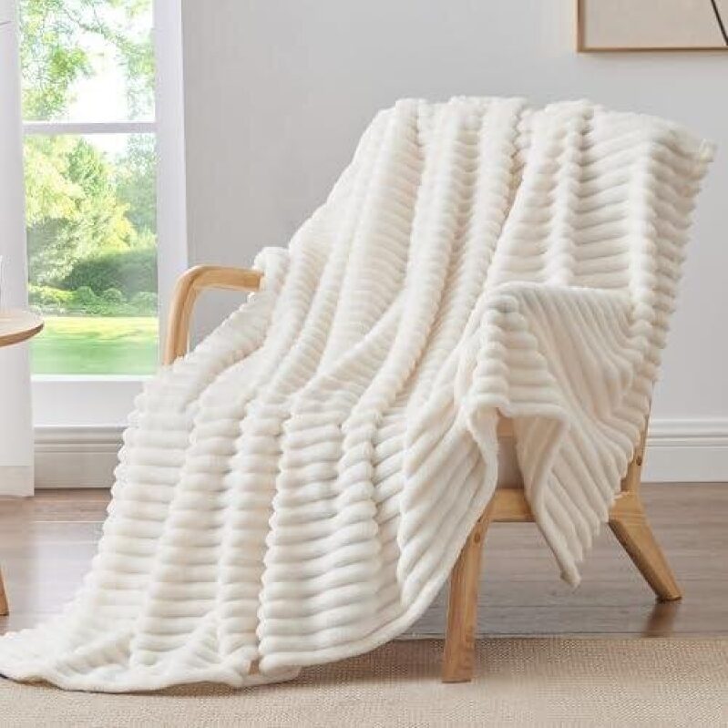 BEDELITE Fleece Throw Blanket for Couch – 300GSM Soft & Warm Fluffy Cream Blanket 53%OFF